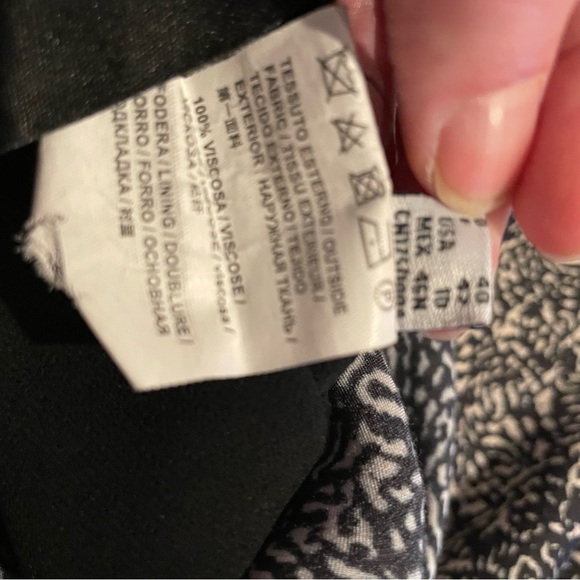 Pinko Elegant Black and White Women's Dress - Picture 10 of 10